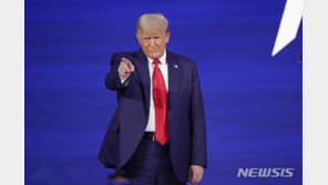 ‘미국 정은경’의 반성…“트럼프 ‘살균제 주입’ 발언에 어쩔 줄 몰랐다”