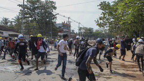 미얀마에 번지는 ‘反中’… 中공장 공격 시위대 22명 숨져