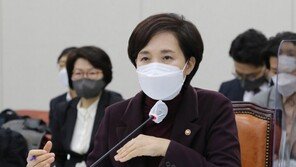 유은혜 “고3도 조기 접종 요청…온클 오류 막중한 책임”
