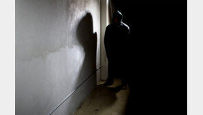 “갑자기 성욕 생겨서” 귀갓길 여성 따라가 음란행위한 50대