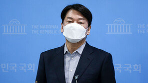 與, 안철수 합당 제안에 ‘냉소’…“10년간 매번 파트너 바뀌어”