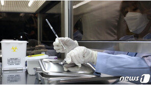 혈전 생성 논란 휩싸인 AZ백신…2분기 접종계획 차질 빚나