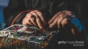 짝사랑女 찾아가 폭발물 ‘펑’…손가락 절단 20대 징역 5년