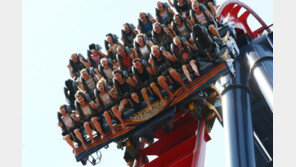 “롤러코스터에서 비명 금지” 美놀이공원의 코로나 대응법