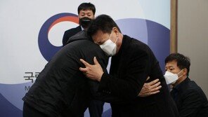 이재명, 5·18 계엄군 유족 첫 사죄에 “독재자 전씨 끝내 이해 못할 것”