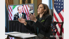 美부통령, 애틀랜타 총격 “비극적…아시아계와 연대하겠다”