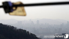 [날씨]황사 사흘째 계속…일교차 최대 20도 ‘건강유의’