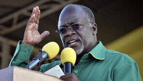 “코로나는 악마” 전국민에 기도 강요한 탄자니아 대통령 별세