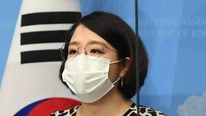 용혜인 “재난지원금 100조는 써야” vs 기재차관 “누가 갚나”