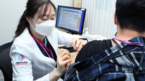 “감염력 강력한 ‘변이 바이러스’ 막으려면 백신접종 속도 높여야”