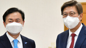 부산시장 보궐선거전, 진흙탕 공방만…유권자들 피로