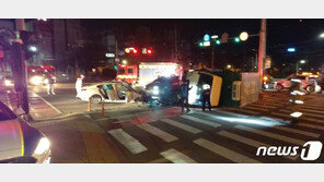 청주 교차로서 승용차-2.5톤 화물차 충돌…2명 중·경상