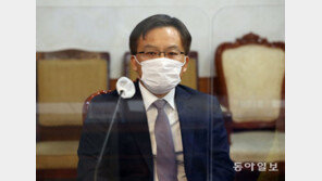 “文대통령과의 인연보다 검찰 선택한 검사”…조남관은 누구?