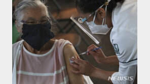 ‘AZ 백신’ 받는 멕시코 대통령 “美, 백신 나눠줘 감사”