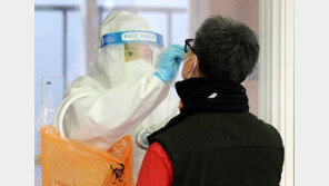 코로나19 신규확진 452명…나흘 연속 400명대 