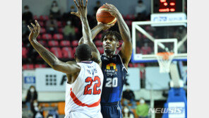 ‘라건아-송교창 더블더블’ KCC, 3연승 선두 질주