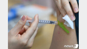 같은 75세 이상인데… 요양병원 환자는 AZ, 일반인은 화이자