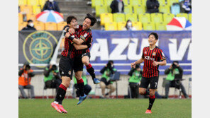 기성용 3경기 연속골로 서울 3연승… 수원에 슈퍼매치 승리