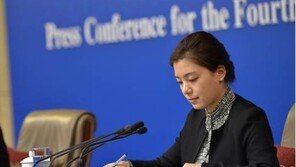 벼락스타 된 미모의 中 통역사…미중회담 시선 강탈