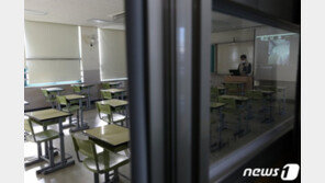 온클, 적응 안되는데 오류까지…교사들 ‘자체 연수’ 사용법 공유