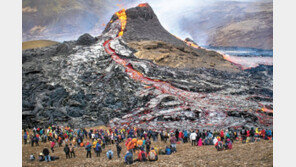 일본, 스와노세지마서 화산 폭발…1km까지 암석 날아가