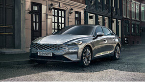 기아, 새 엠블럼 단 ‘K8’ 사전계약 시작…2.5 가솔린 3200만원대