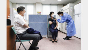 文대통령 “조금도 안 아프네요”…김정숙 여사 “벌써 끝났어요”