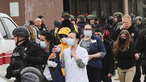 콜로라도 주지사, 총격 사건 개탄…“악마의 얼굴 봤다”