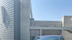 [화요 명차]탑승객 환대해주는 ‘LS 500h’… 전 좌석 상석 실현