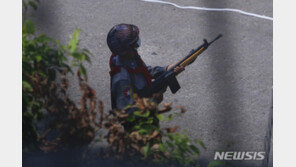 미얀마 군경 무차별 총격에…아빠 무릎위 7세 소녀까지 사망