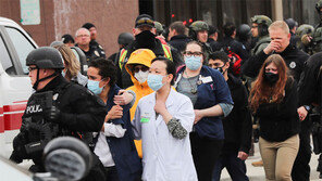 美콜로라도서 또 총기난사 10명 사망… ‘애틀랜타 총격’ 6일 만