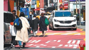 불법 주정차… 인도 없는 등굣길… 어린이 교통안전 여전히 위협