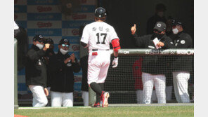 추신수 2타점 적시타로 첫 타점… “밸런스에 큰 의미”
