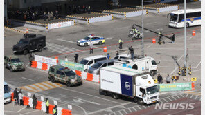 화이자 백신 50만회분, 인천공항 도착…11시부터 배송
