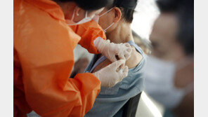 백신 1차 접종 26일만에 70만명 넘어…이상반응 신고율 1.41%