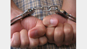 “돈 많으니 죽여줄게” 다짜고짜 만년필로 행인 목 찌른 20대 ‘집유’