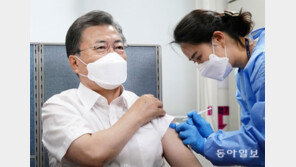 文대통령 “미열 있었으나 개운해져…안전성 논란 끝내달라”