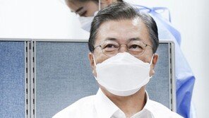 “양심선언하라” 文대통령 백신 접종 간호사, 협박 당해