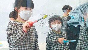 색칠하는 키즈카페 어린이