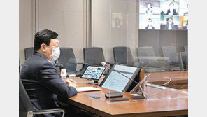 신동빈, M&A- 신사업 공격 행보… 재계 “뒤늦은 따라하기” 우려도