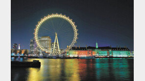 英, 코로나 봉쇄 1주년 ‘성찰의 날’… 희생자 추모 조명 밝힌 ‘런던 아이’