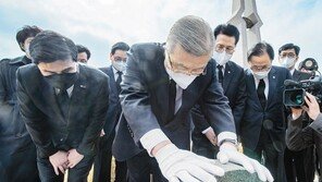 광주 간 김종인 “5·18, 누구도 부정못할 사실” 