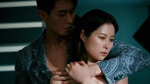 문소리 ‘바람난 가족’ 재연? 도발적인 섹시미