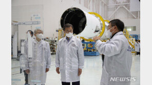 한국판 ‘스페이스X’ 만든다…文대통령 “세계 7대 우주강국 도약”