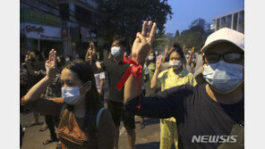 미얀마군 총 맞아 숨진 6세 소녀 가족 “보복 무서워 숨어 지내”