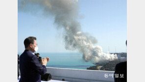 文대통령 “2030년까지 우리 발사체로 달 착륙”