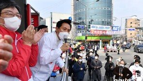 “이번 선거 왜 하는지 알려야”…총성 울리자 박원순 끌어내는 野