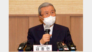 김종인 “별의 순간 포착한 윤석열, 파리 잘 치워야 진짜 별 따” 