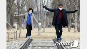 박영선 동행 정청래 확진자 접촉…첫주말 유세 중단