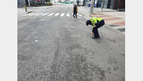 “숙박비 선결제 불만” 2주격리 외국인, 13층서 돈 뿌려